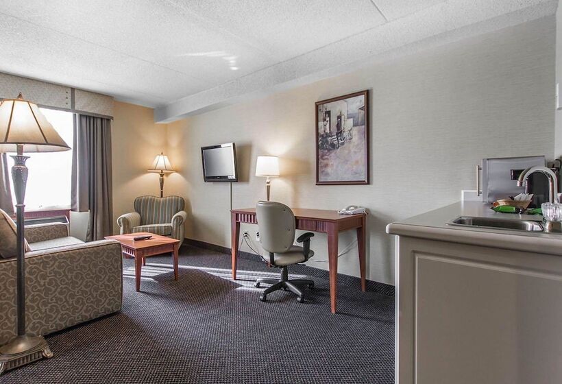 فندق Quality Inn & Suites Bay Front