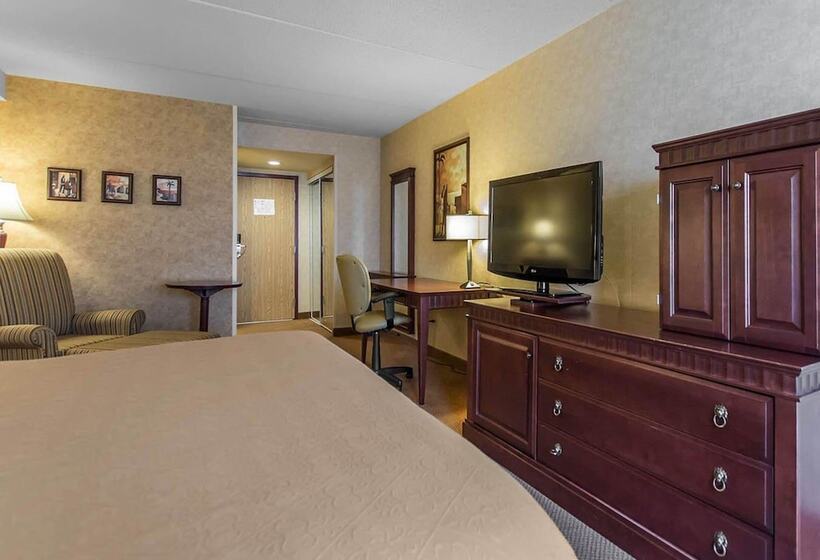 Отель Quality Inn & Suites Bay Front