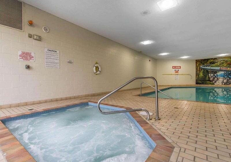 Отель Quality Inn & Suites Bay Front