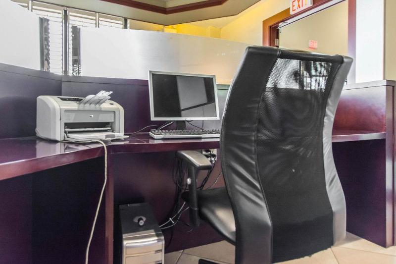 Отель Quality Inn & Suites Bay Front