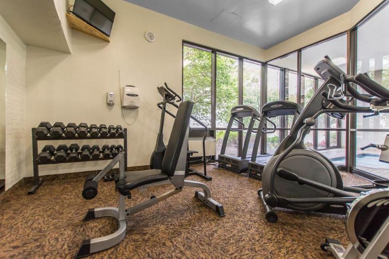 هتل Quality Inn & Suites Bay Front