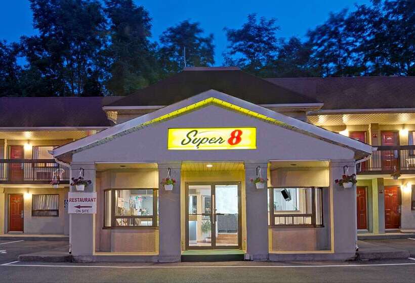 هتل Super 8 By Wyndham Niagara Falls North