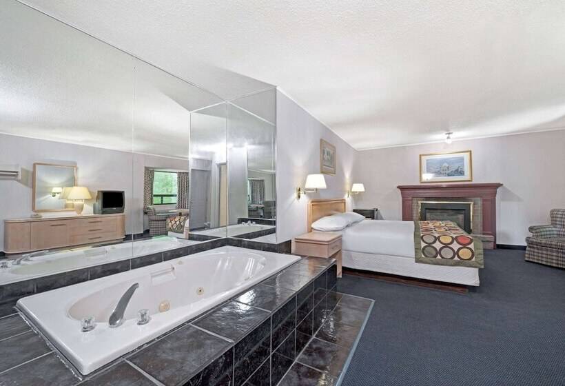 هتل Super 8 By Wyndham Niagara Falls North
