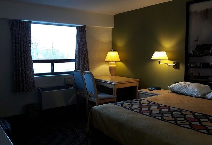 هتل Super 8 By Wyndham Niagara Falls North