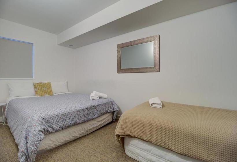 Отель The Lodges