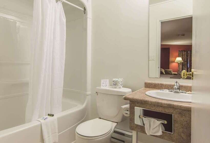 מוטל Rodeway Inn King William