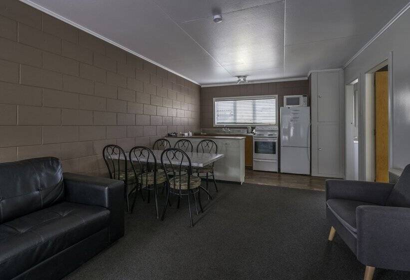 Sierra Beachfront Motel