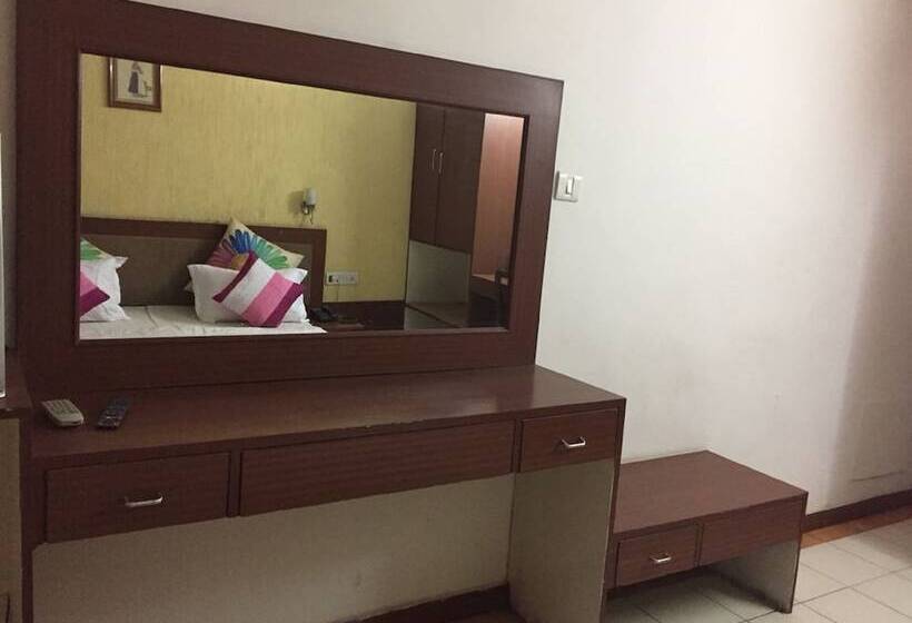فندق Aditya International
