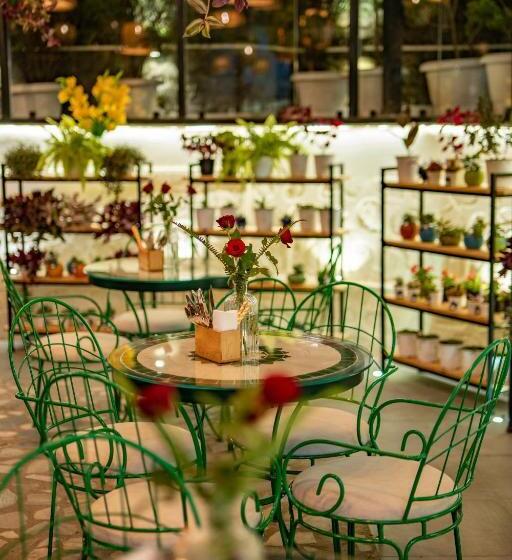 فندق Shervani Hilltop Resort