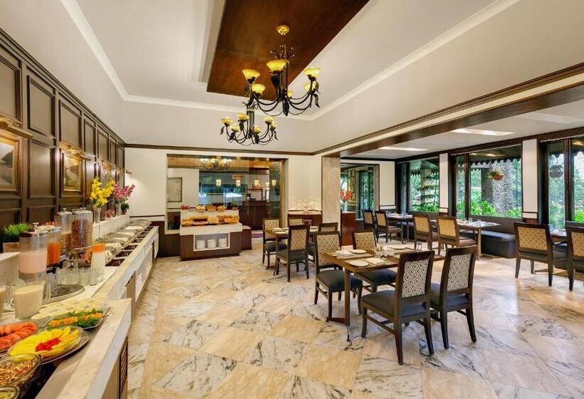 فندق Shervani Hilltop Resort