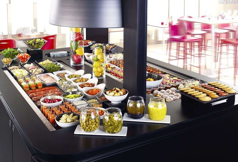 فندق Campanile Epone