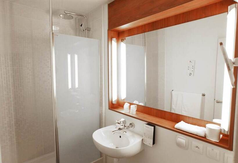 בית מלון כפרי Campanile Evry Est Saint Germain Les Corbeil