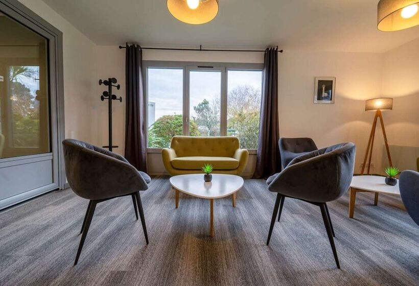 ホテル Campanile Lorient  Lanester