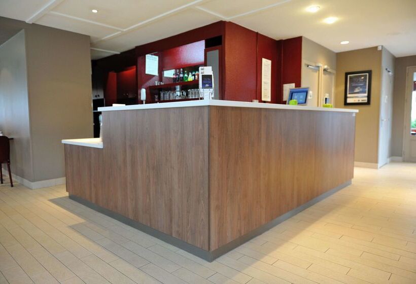 هتل Campanile Lyon Est  Aeroport Saint Exupery