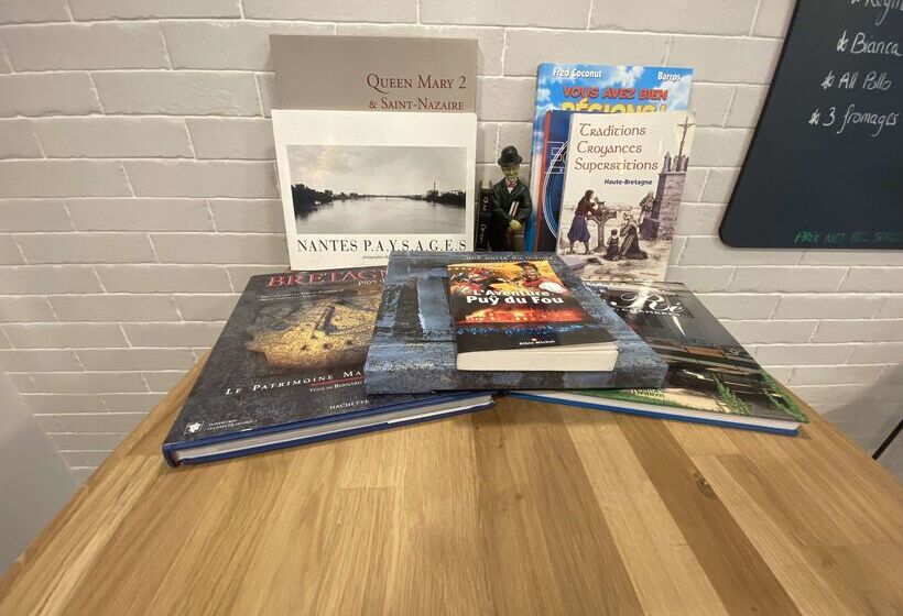 Отель Campanile Nantes ~ Rezé Aéroport