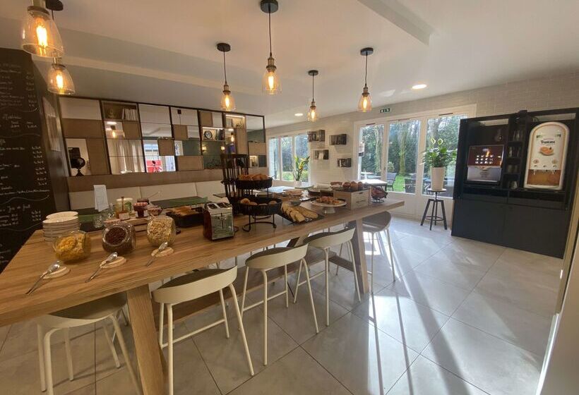 Отель Campanile Nantes ~ Rezé Aéroport