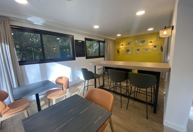 Отель Campanile Nantes ~ Rezé Aéroport