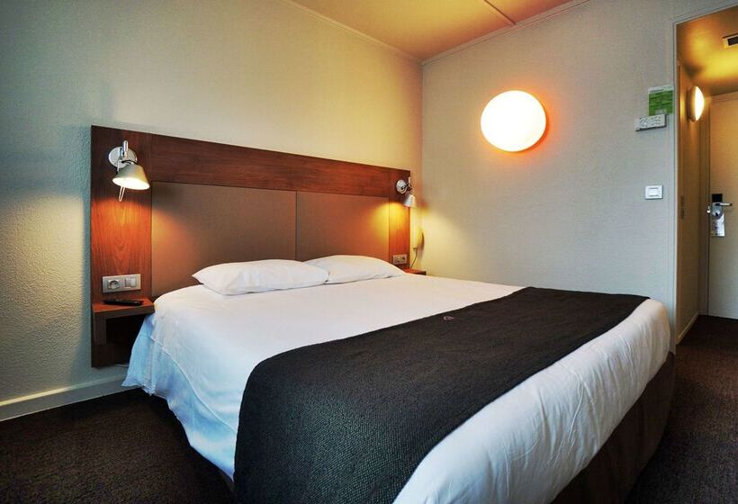 בית מלון כפרי Campanile Paris Ouest Chaville