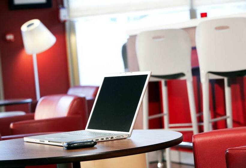 בית מלון כפרי Campanile Paris Ouest Chaville