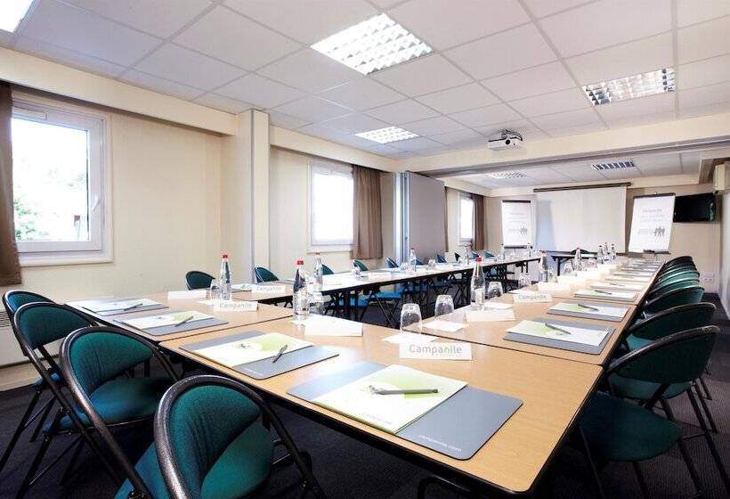 בית מלון כפרי Campanile Paris Ouest Chaville