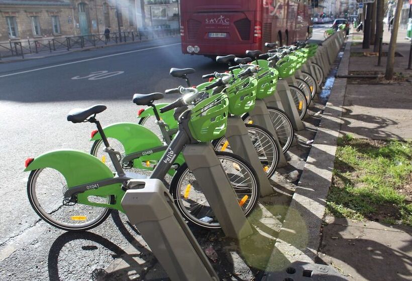 בית מלון כפרי Campanile Paris Ouest Chaville