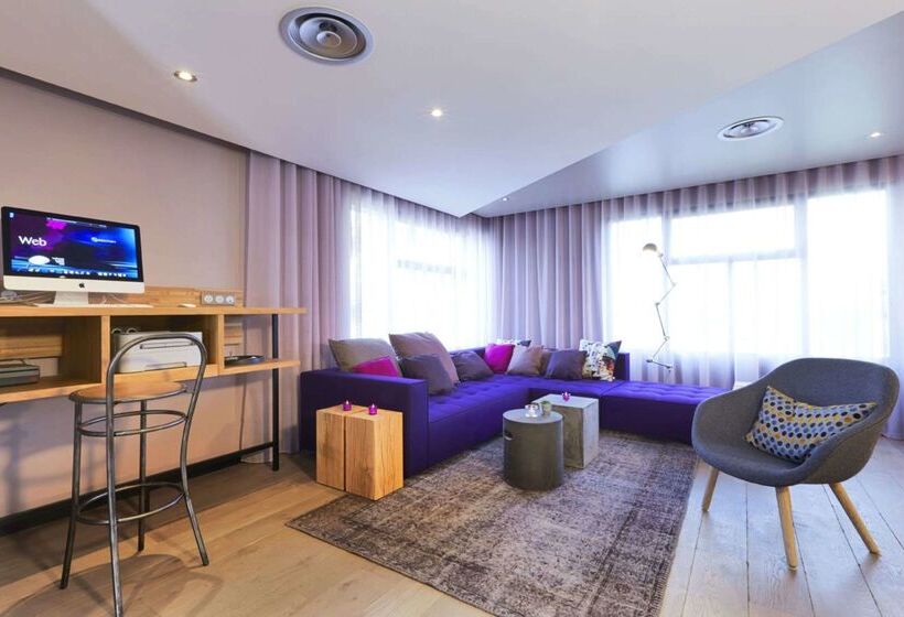 هتل Campanile Saint Germain En Laye