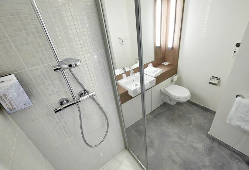 בית מלון כפרי Campanile Taverny