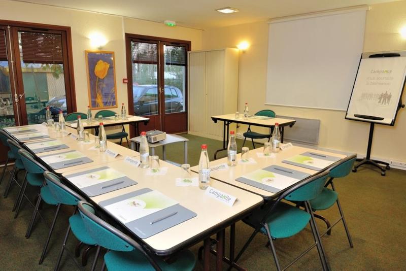 בית מלון כפרי Campanile Toulouse Sesquieres