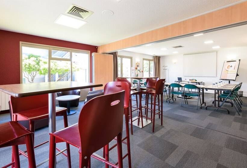 בית מלון כפרי Campanile Toulouse Sesquieres