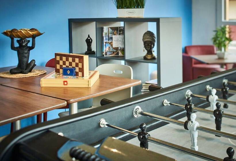 فندق Kyriad Niort   La Crèche