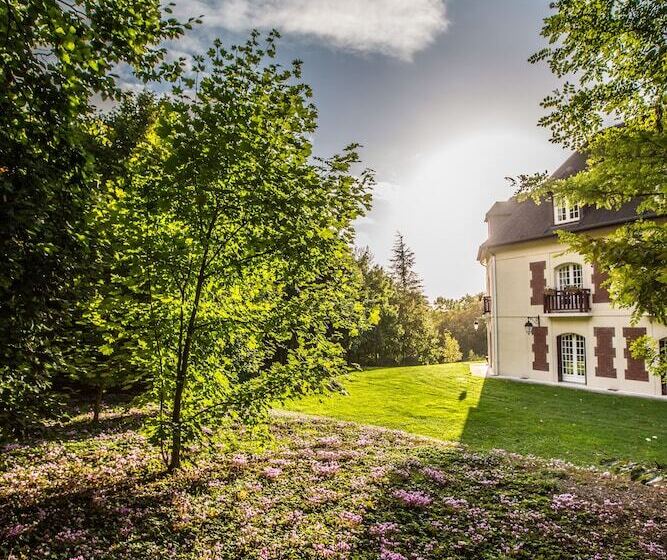 هتل Le Chateau De La Tour