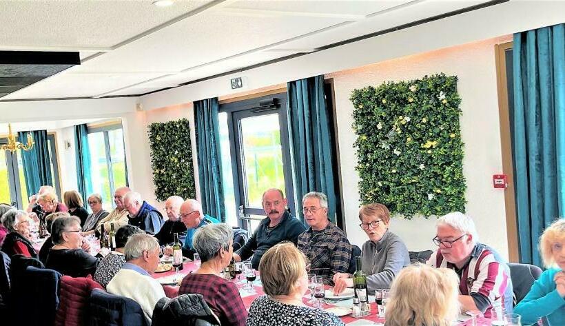ホテル Restaurant Kyriad de Péronne