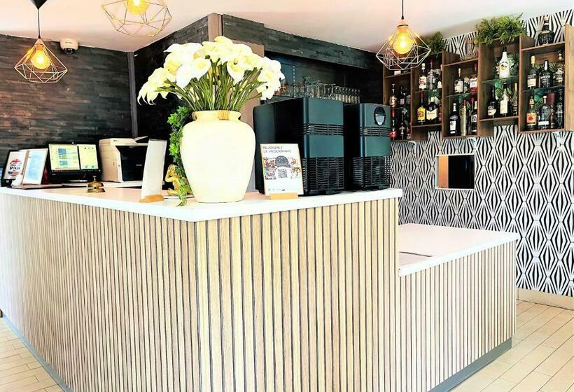 ホテル Restaurant Kyriad de Péronne