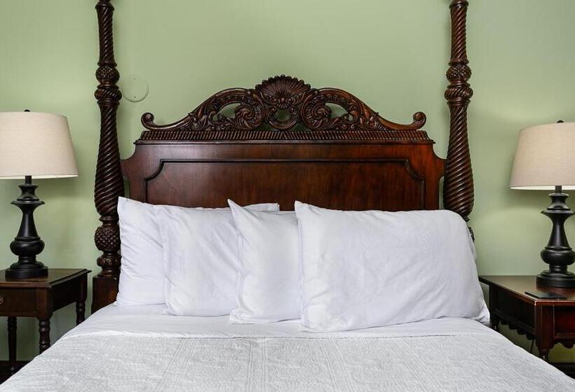 فندق Cedar Crest Inn