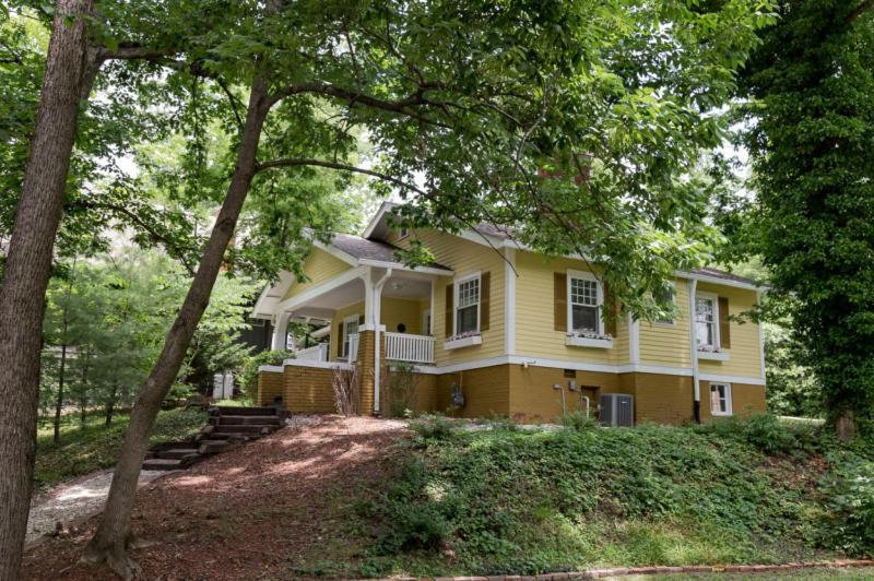 فندق Cedar Crest Inn