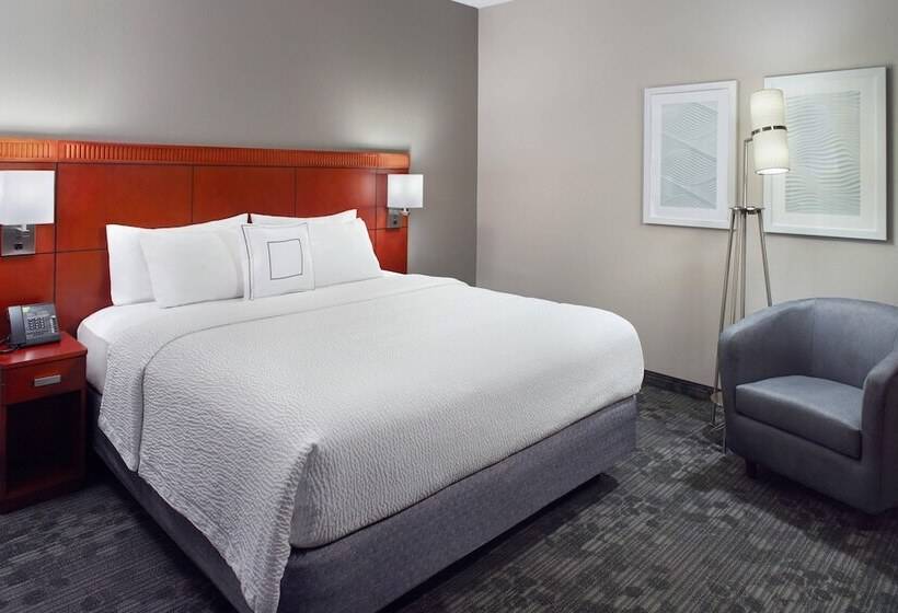 هتل Courtyard By Marriott Greensboro