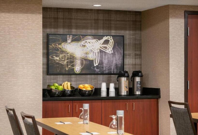 هتل Courtyard By Marriott Las Vegas Convention Center
