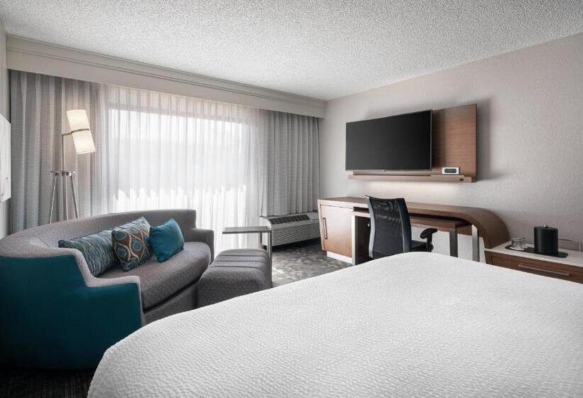 هتل Courtyard By Marriott Las Vegas Convention Center