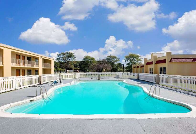 هتل Days Inn By Wyndham Easton