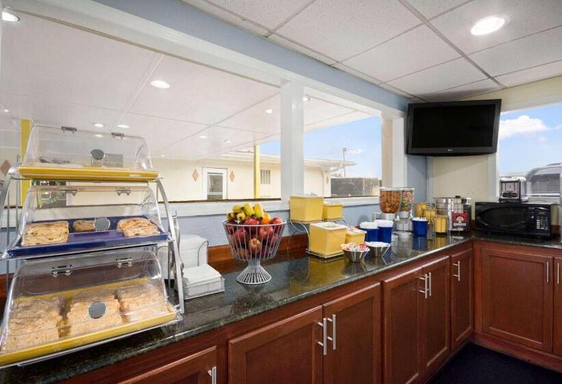 هتل Days Inn By Wyndham Jacksonville Nc