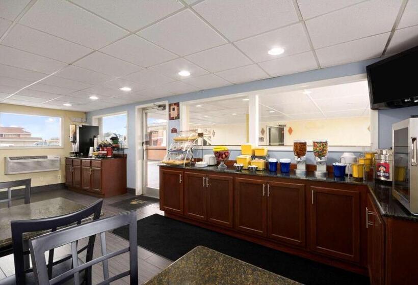 هتل Days Inn By Wyndham Jacksonville Nc