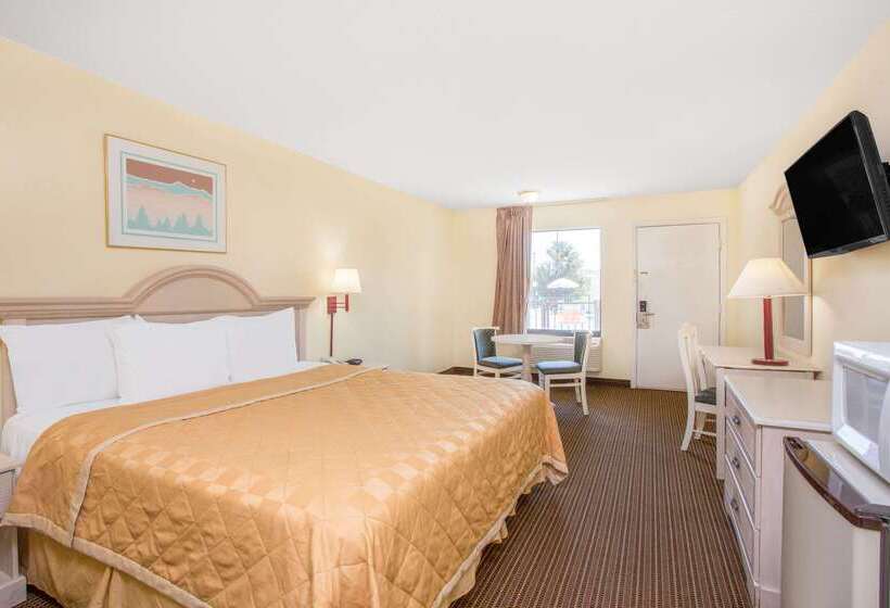 בית מלון כפרי Days Inn By Wyndham Spartanburg Waccamaw