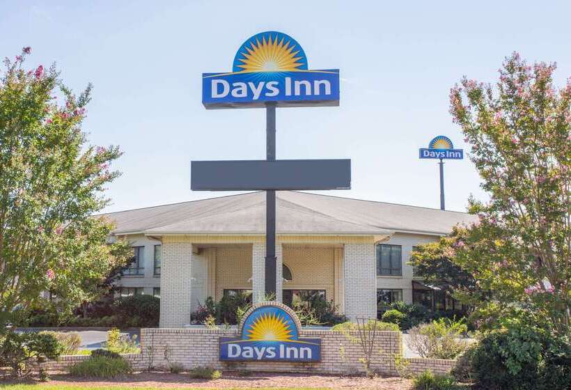 בית מלון כפרי Days Inn By Wyndham Spartanburg Waccamaw