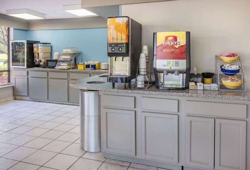 בית מלון כפרי Days Inn By Wyndham Spartanburg Waccamaw