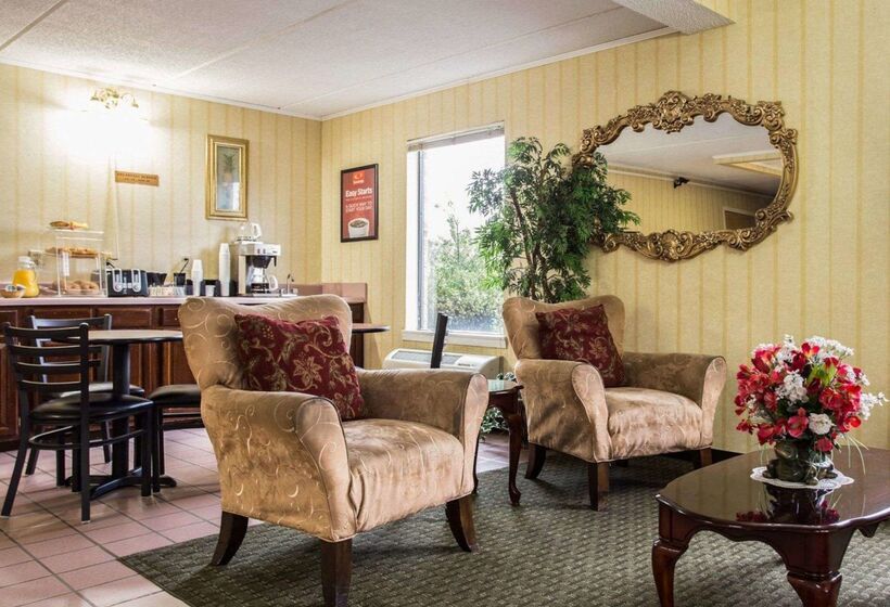 فندق Econo Lodge Inn & Suites