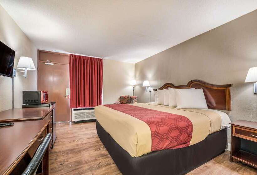 هتل Econo Lodge  Inn & Suites