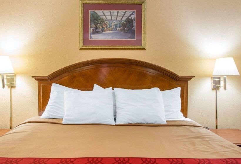 هتل Econo Lodge  Inn & Suites