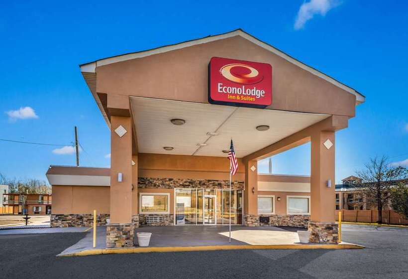 هتل Econo Lodge  Inn & Suites