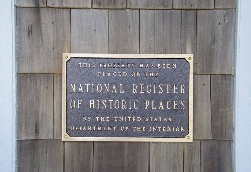 فندق The First Colony Inn