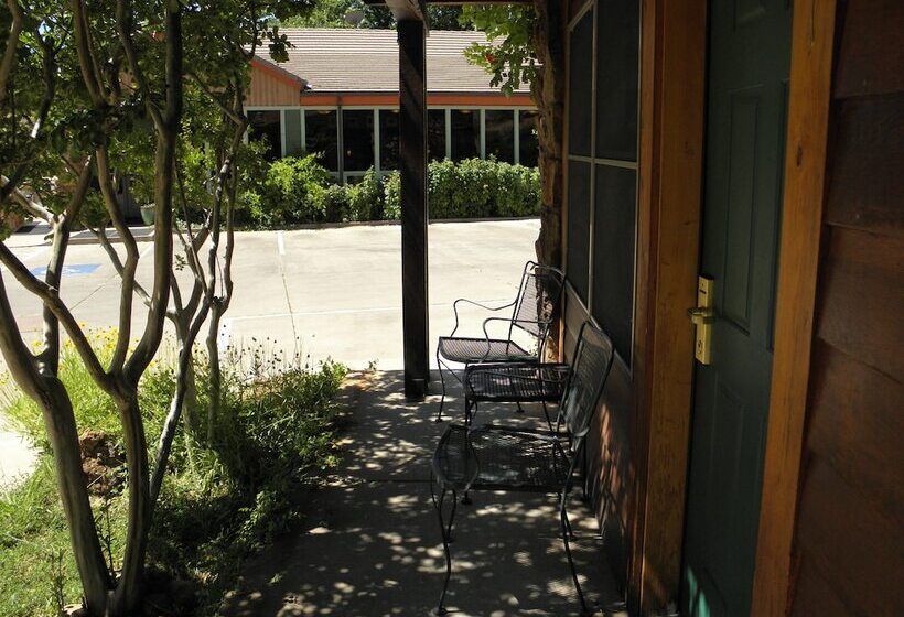 فندق Flanigan`s Resort And Spa